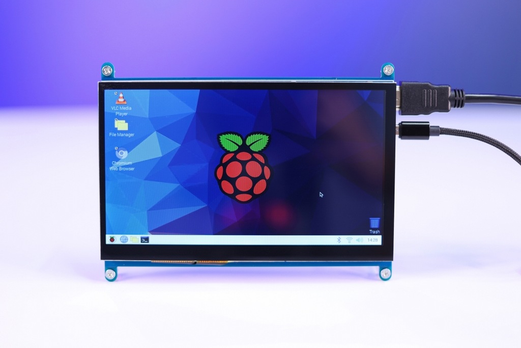 Display mostrando área de trabalho com logotipo Raspberry Pi, o logotipo é uma framboesa vermelha