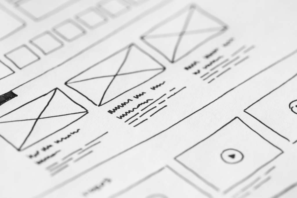 Wireframe com telas e espaços para vídeos