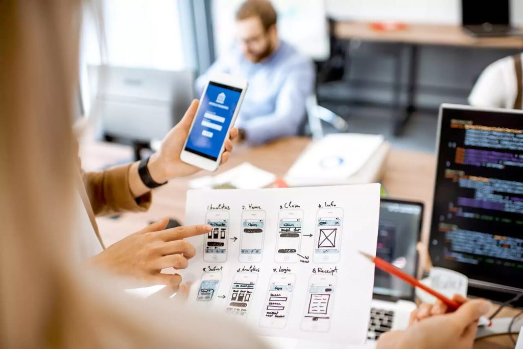 equipe trabalhando para criar app android